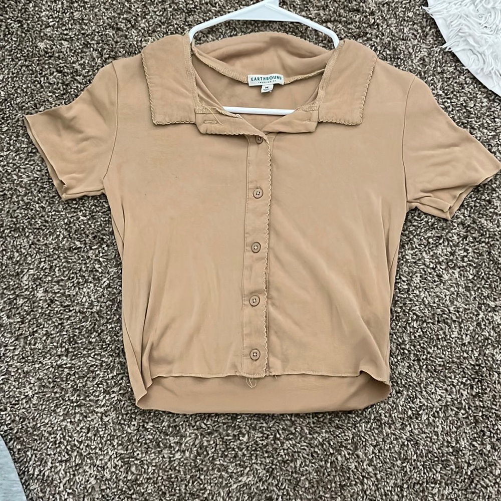 tan collared shirt, crop top size M